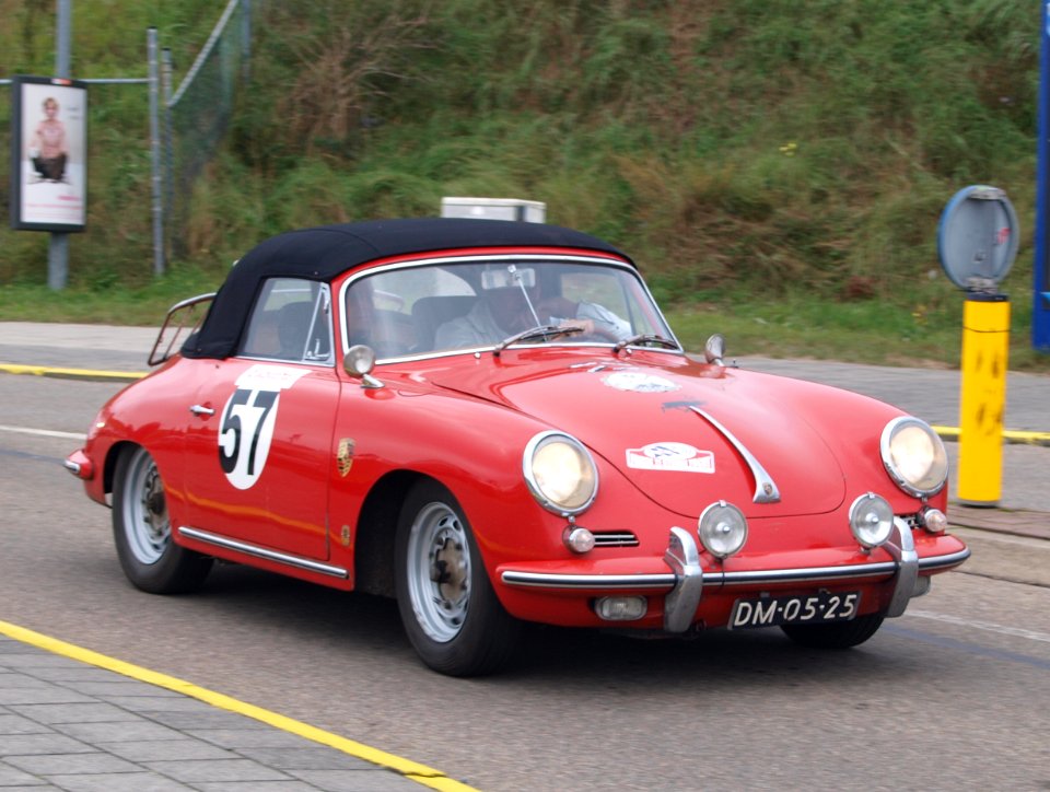 Nationale oldtimerdag Zandvoort 2010, 1963 RED PORSCHE 356B CABRIO, DM-05-25 pic1