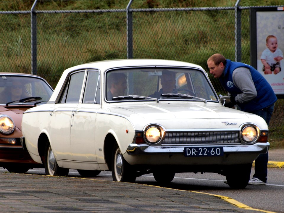 Nationale oldtimerdag Zandvoort 2010, 1964 FORD CONSUL CONSAIR, DR-22-60 pic3