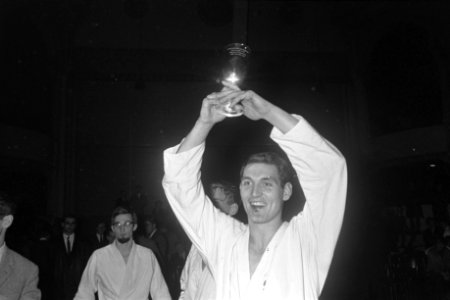 Nationale titel karate in Haagse dierentuin, nummer 23 en J. A. van Hellemond me, Bestanddeelnr 920-1557