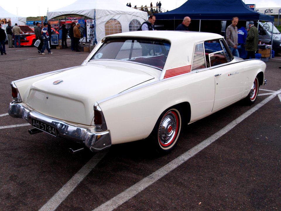 Nationale oldtimerdag Zandvoort 2010, 1963 STUDEBAKER GRAN TURISMO, AH-57-84 pic3