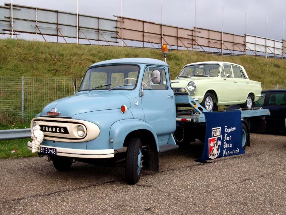 Nationale oldtimerdag Zandvoort 2010, 1964 FORD THAMES TRADER, BE-50-46 pic1