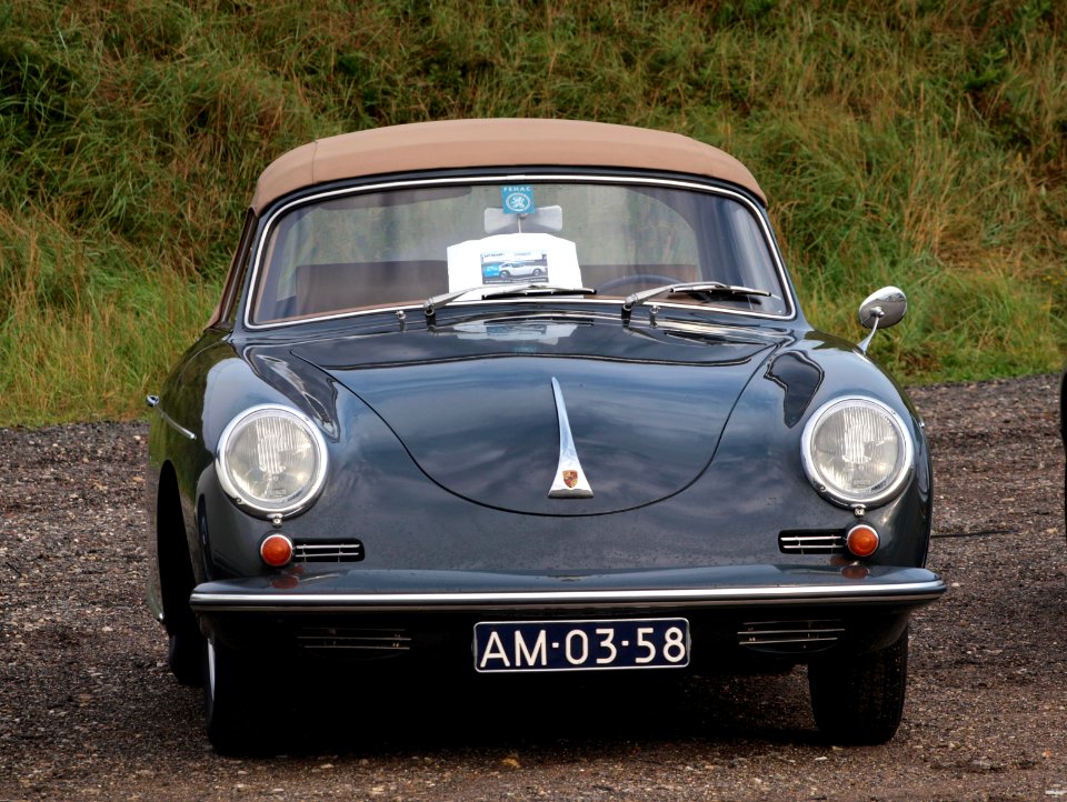 Nationale oldtimerdag Zandvoort 2010, 1959 PORSCHE 356 B 1600 ROADSTER AM-03-58 pic2