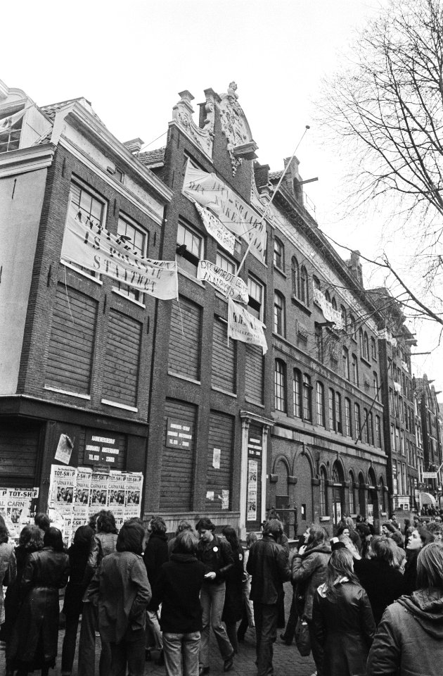 Nationale Kraakdag kraakgroepen bezetten panden in 23 Nederlandse steden gekra, Bestanddeelnr 929-5908