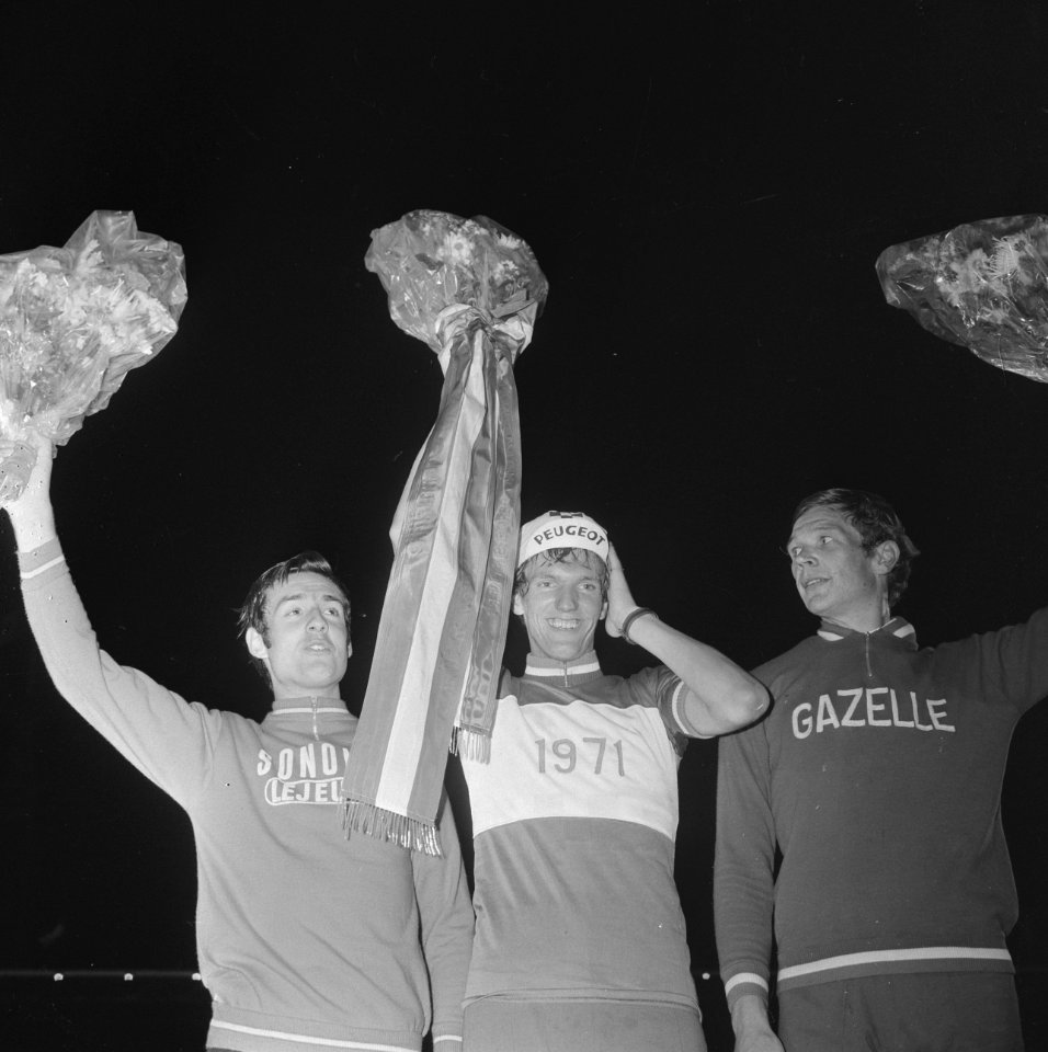 Nationale wielerkamp op de baan in Olympisch Stadion Amsterdam, huldiging Ben Ja, Bestanddeelnr 924-7928