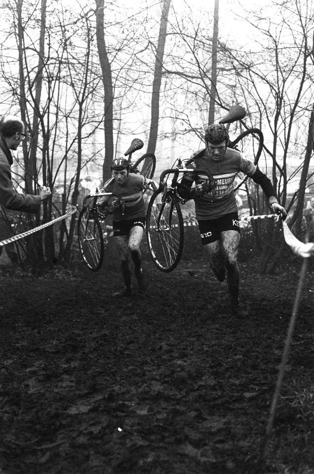 Nationale kampioenschap wielercross Nieuwkoop Snoeijink op weg naar kampioensch, Bestanddeelnr 929-5137
