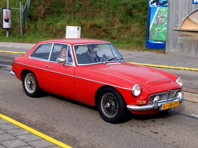 Nationale oldtimerdag Zandvoort 2010, 1969 MG C-GT, SJ-08-DY pic2