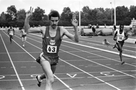 Nationale atletiekkampioenschappen Groningen Koen Gijsbers als eerste op 400 me, Bestanddeelnr 929-8444