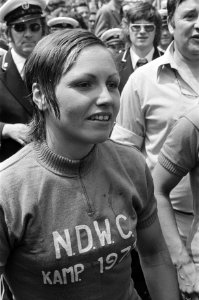 Nationale wielrenkampioenschappen voor dames Keetie van Oosten-Hage (kop), Bestanddeelnr 927-2740