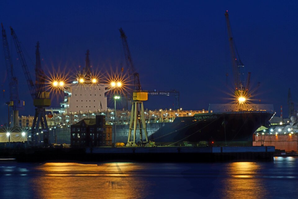 Freighter water bloom photo