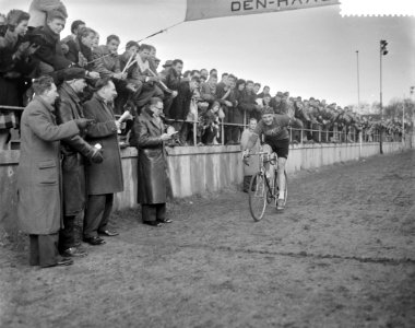 Nationale cyclecross op Duinhorst te Den Haag , Arie Van Wetten , Arie tijdens h, Bestanddeelnr 910-1178