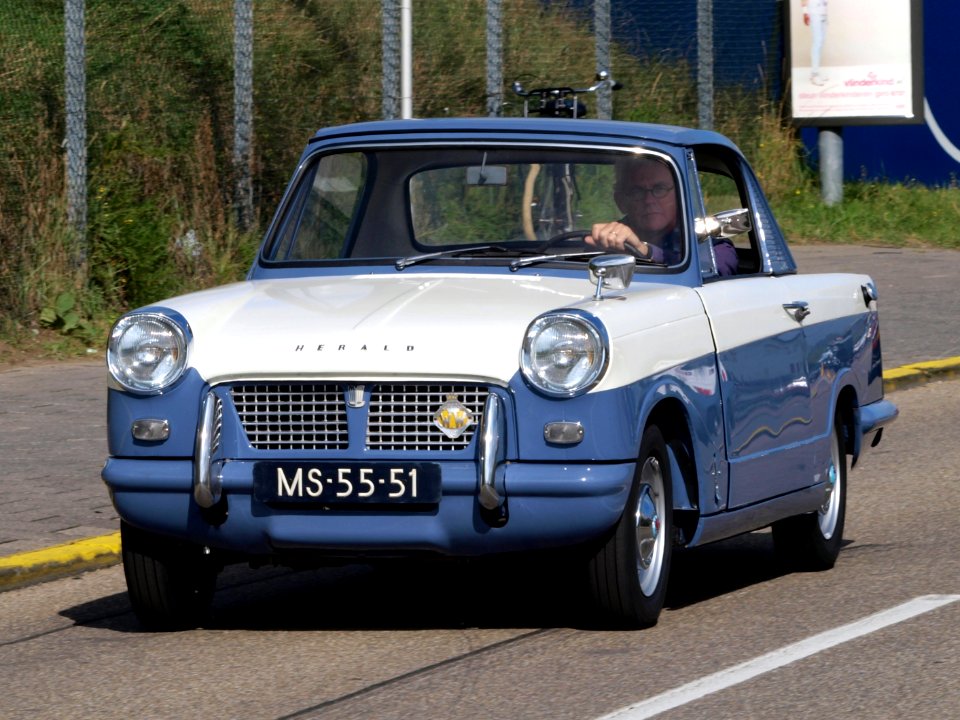 Nationale oldtimerdag Zandvoort 2010, 1963 TRIUMPH HERALD 1200