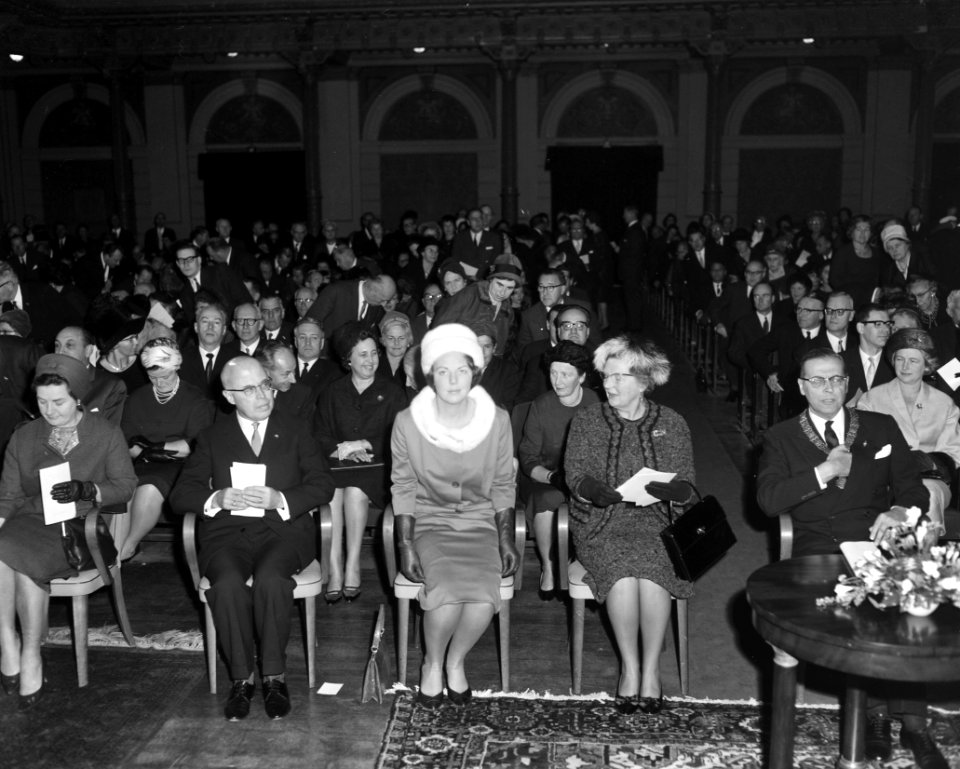 Nationale Herdenking 1813-1963 in Concertgebouw in Amsterdam in tegenwoordigheid, Bestanddeelnr 915-8050