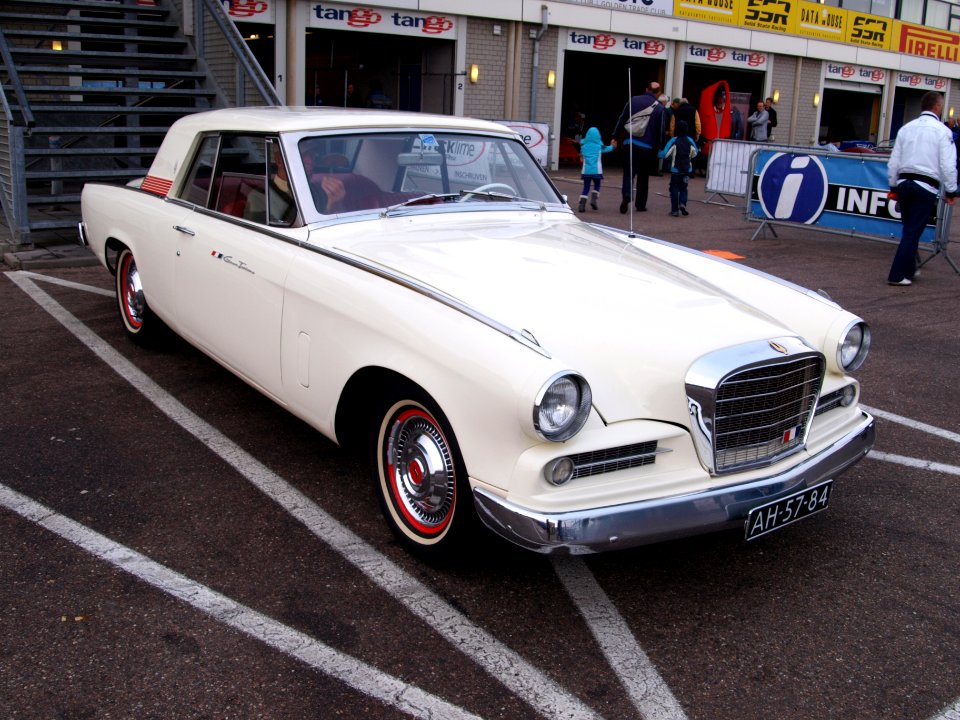 Nationale oldtimerdag Zandvoort 2010, 1963 STUDEBAKER GRAN TURISMO, AH-57-84 pic2