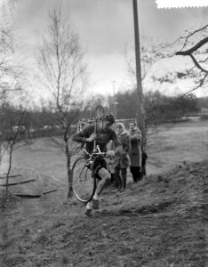 Nationale cyclecross op Duinhorst te Den Haag , Arie Van Wetten , Arie tijdens h, Bestanddeelnr 910-1179
