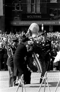 Nationale herdenking Dam, minister Marijnen en minister De Jong, Bestanddeelnr 916-3889