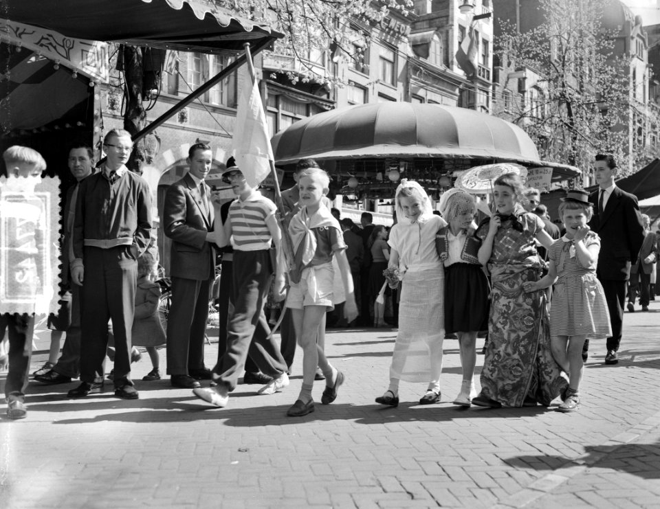 Nationale feestdag kermis op het Beursplein te Amsterdam, Bestanddeelnr 907-7442