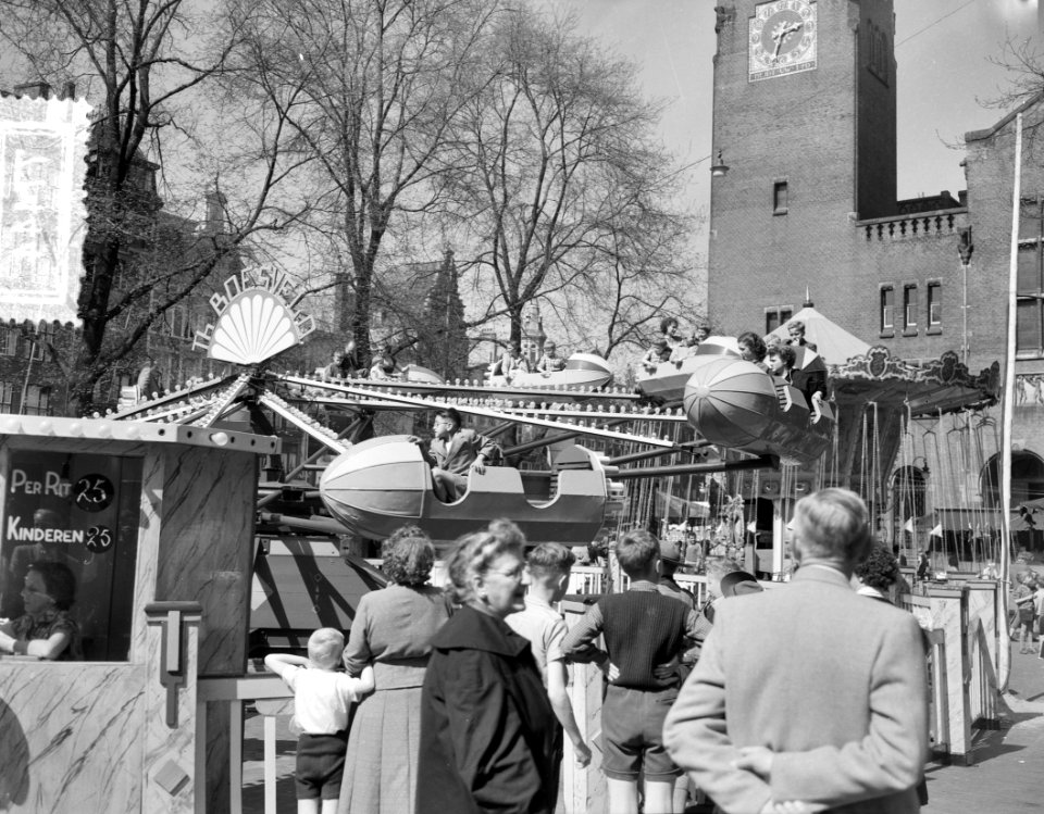 Nationale feestdag kermis op het Beursplein te Amsterdam, Bestanddeelnr 907-7444