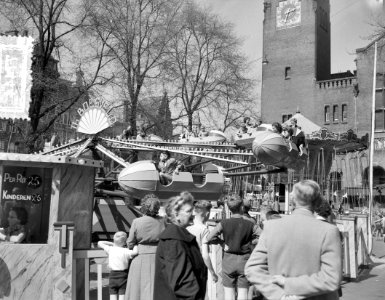 Nationale feestdag kermis op het Beursplein te Amsterdam, Bestanddeelnr 907-7444