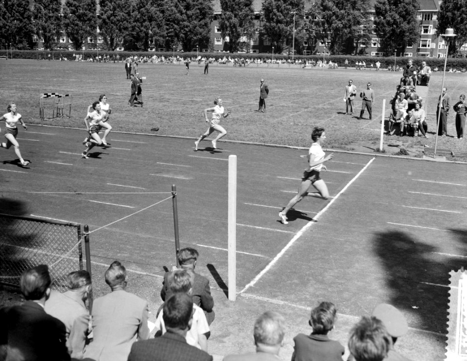 Nationale driestedenontmoeting Amsterdam Rotterdam Den Haag op de Sintelbaan Jok, Bestanddeelnr 910-4434