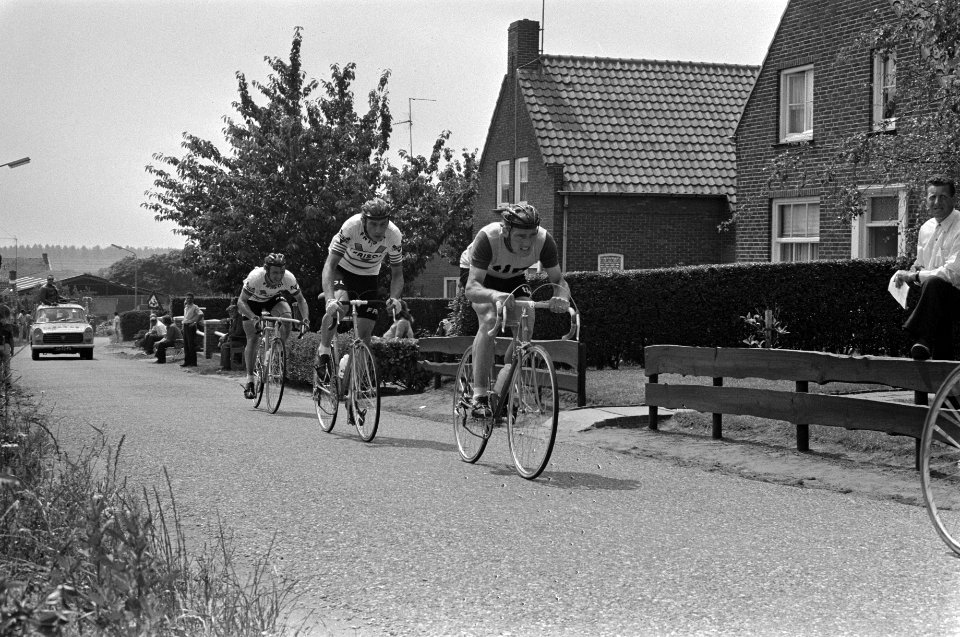 Nationale wielrenkampioenschappen voor profs in Hoogerheide nr 16, 17 Vianen (r, Bestanddeelnr 927-2748