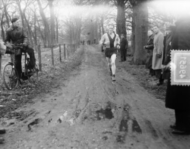Nationale atletiekcross te Velsen winnaar S. Bobeldijk (MFC), Bestanddeelnr 904-9651