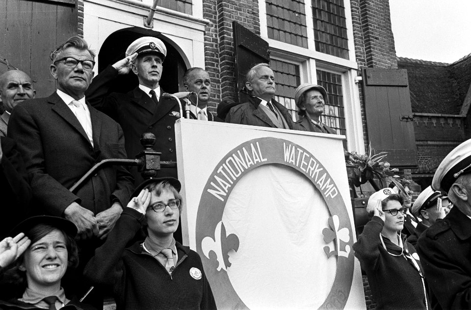 Nationale Waterkamp in Nieuwkoop door mr. J. Klaasesz ( Commissaris van de Konin, Bestanddeelnr 918-0164