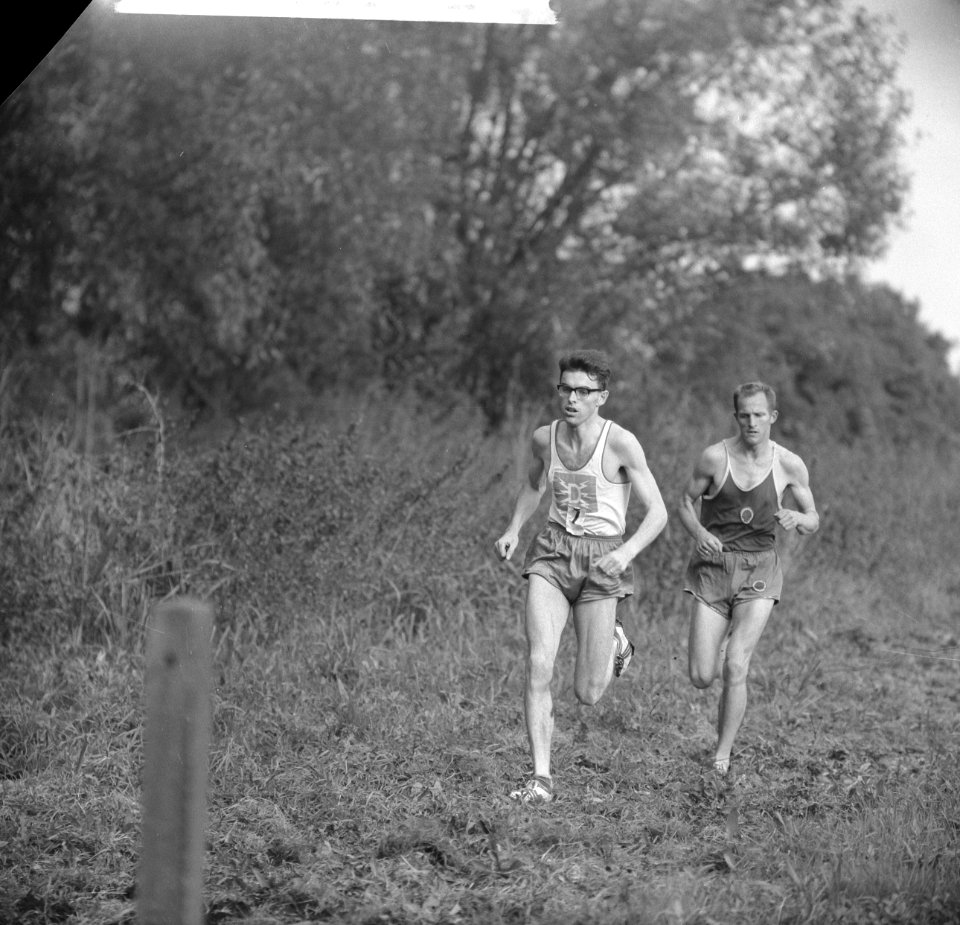 Nationale Veldloop Kampioenschappen 1961 te Gouda. Hein Cujé en A. Steylen (rech, Bestanddeelnr 912-9965