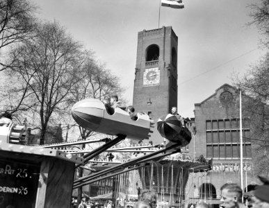 Nationale feestdag kermis op het Beursplein te Amsterdam, Bestanddeelnr 907-7441