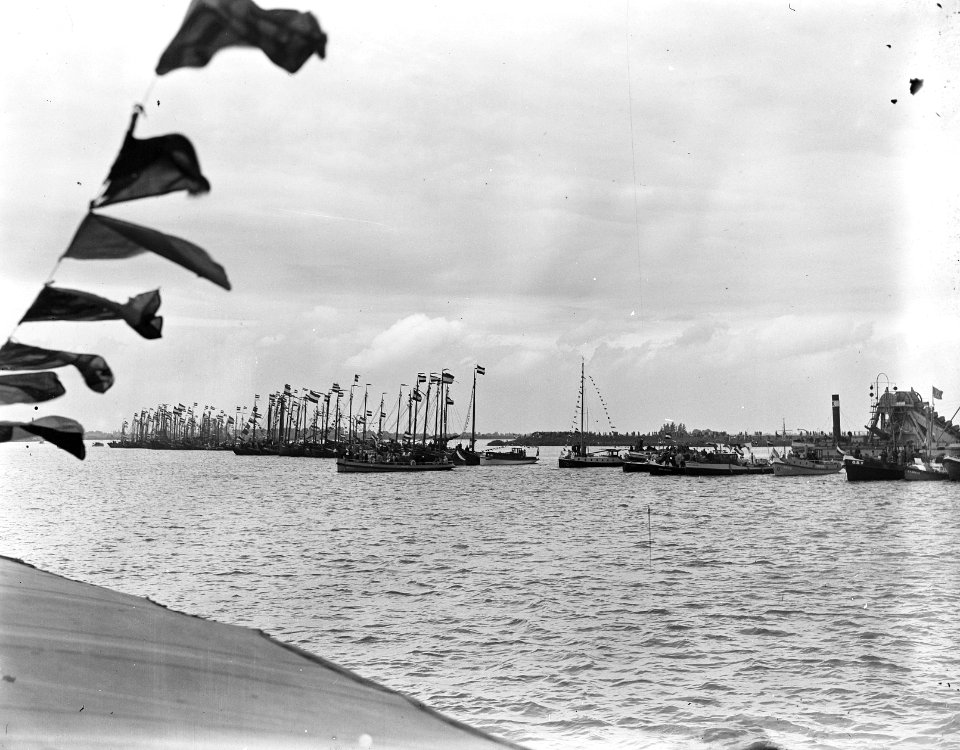 Nationale Vlootschouw op het Binnen- en Buiten-IJ te Amsterdam, van Marine-eenhe, Bestanddeelnr 900-0128