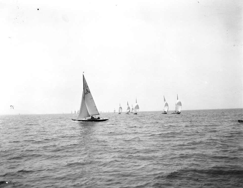 Nationale Zeilwedstrijd Drakenklasse IJsselmeer, ronden de boegen, Bestanddeelnr 907-2836