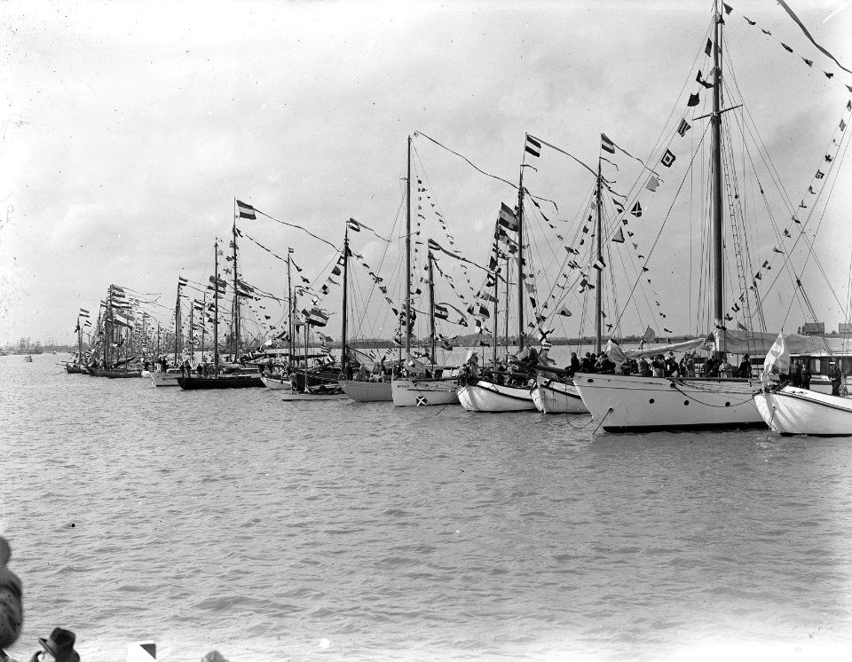 Nationale Vlootschouw op het Binnen- en Buiten-IJ te Amsterdam, van Marine-eenhe, Bestanddeelnr 900-0132