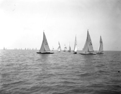 Nationale Zeilwedstrijd Drakenklasse IJsselmeer, ronden de boegen, Bestanddeelnr 907-2833