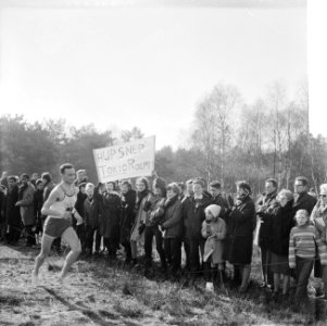 Nationale veldloop te Vught, H Snipvanger (winnaar 10000 meter), Bestanddeelnr 916-1491