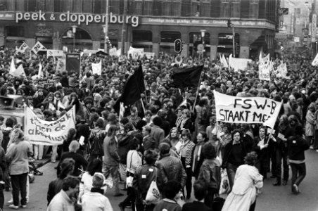 Nationale vrouwenstakingsdag, overzicht van de demonstratie op de Dam, Bestanddeelnr 931-4052