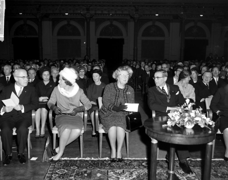 Nationale Herdenking 1813-1963 in Concertgebouw in Amsterdam in tegenwoordigheid, Bestanddeelnr 915-8052