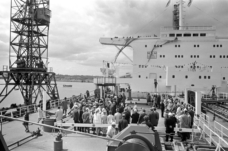 Nationale Vlootdagen van Nederlandse Marine in Den Helder bezichtiging schepen, Bestanddeelnr 923-6771