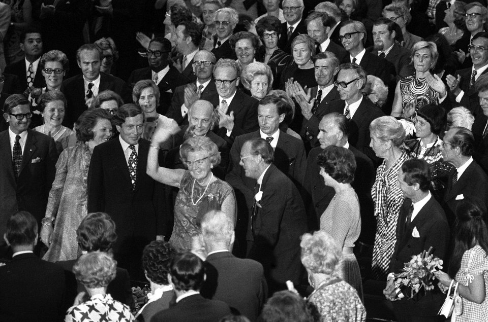 Nationale viering Zilveren Regeringsjubileum van Koningin Juliana in RAI-Congres, Bestanddeelnr 926-6597