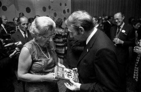 Nationale viering Zilveren Regeringsjubileum van koningin Juliana in RAI-Congres, Bestanddeelnr 926-6599