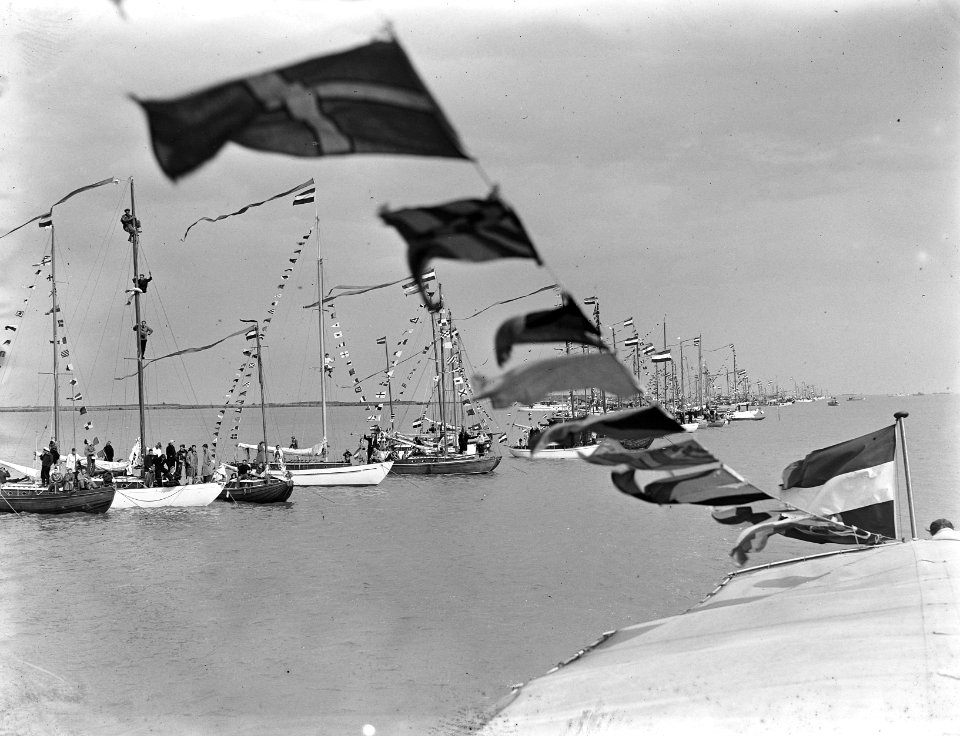 Nationale Vlootschouw op het Binnen- en Buiten-IJ te Amsterdam, van Marine-eenhe, Bestanddeelnr 900-0134