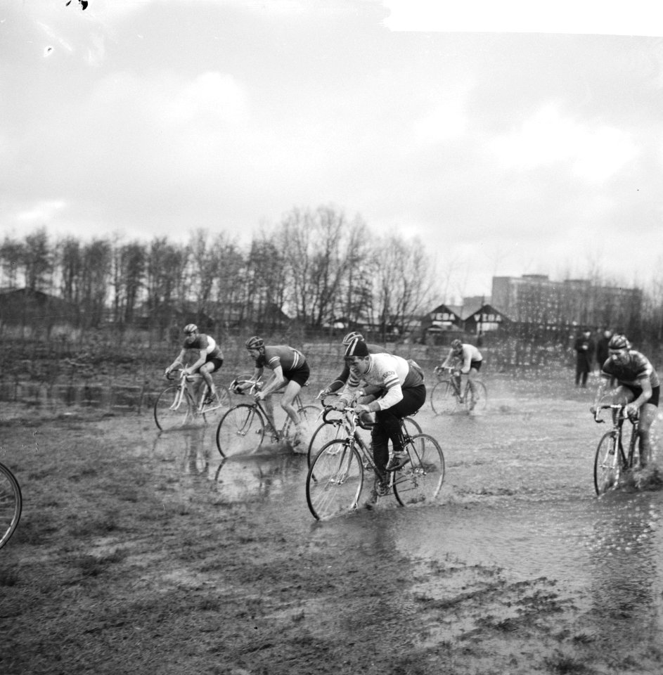 Nationale cycle-cross in Amsterdamse Bos, Bestanddeelnr 918-6263