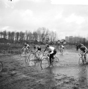 Nationale cycle-cross in Amsterdamse Bos, Bestanddeelnr 918-6263