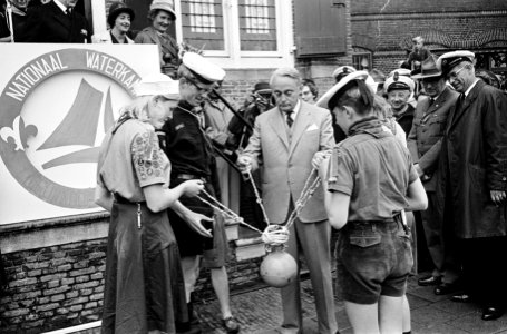 Nationale Waterkamp in Nieuwkoop door mr. J. Klaasesz ( Commissaris van de Konin, Bestanddeelnr 918-0162