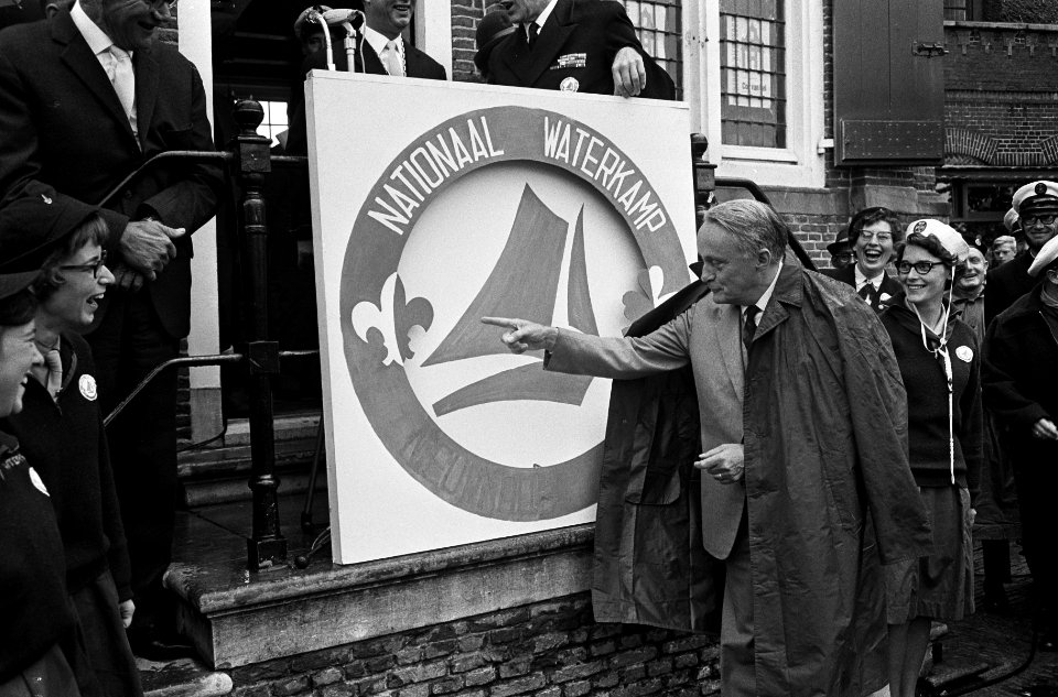 Nationale Waterkamp in Nieuwkoop door mr. J. Klaasesz ( Commissaris van de Konin, Bestanddeelnr 918-0166