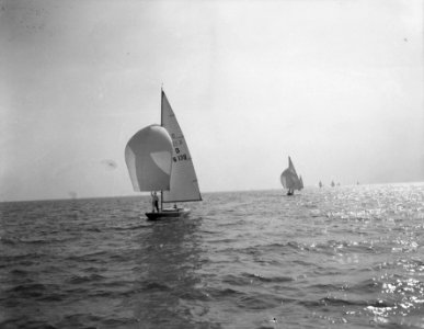 Nationale Zeilwedstrijd Drakenklasse IJsselmeer, ronden de boegen, Bestanddeelnr 907-2834