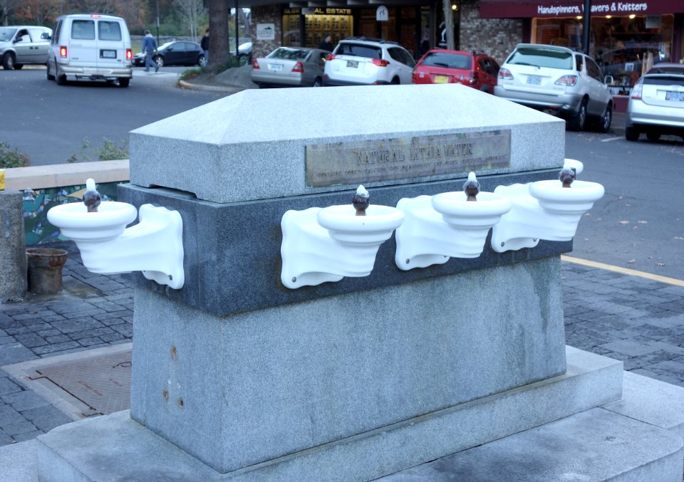 Natural Lithia Water fountain - Ashland, Oregon - DSC02664