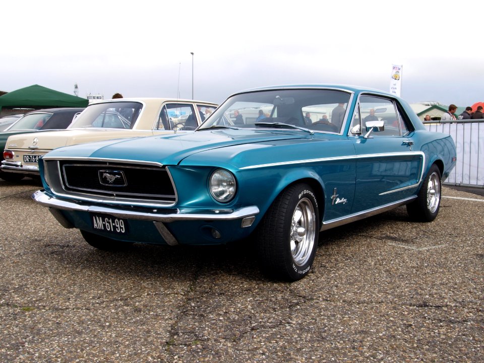 Nationale oldtimerdag Zandvoort 2010, blue Ford Mustang pic3