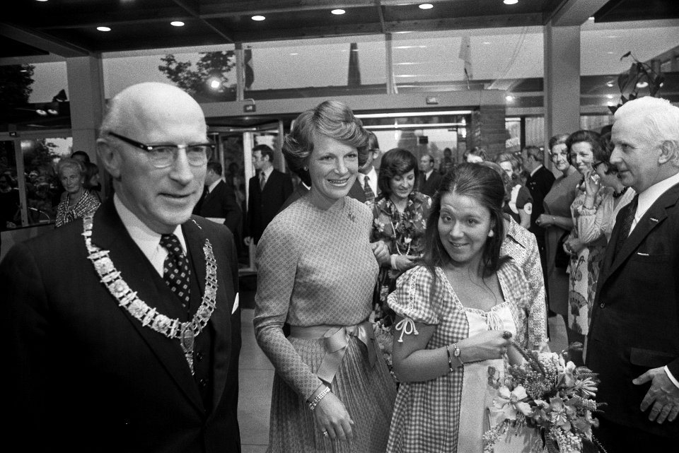 Nationale viering Zilveren Regeringsjubileum van Koningin Juliana in RAI-Congres, Bestanddeelnr 926-6596