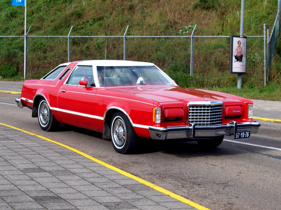 Nationale oldtimerdag Zandvoort 2010, 1977 FORD THUNDERBIRD, 57-YB-76 pic1