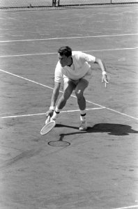 Nationale Tenniskampioenschappen op Metsbanen, Just Barth in aktie, Bestanddeelnr 919-4392