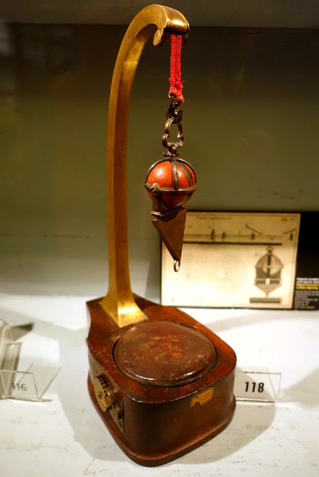Natural magnet mounted on a stand, William Dugood, Lisbon, 1751 - Museu da Ciência da Universidade de Coimbra - University of Coimbra - Coimbra, Portugal - DSC09178